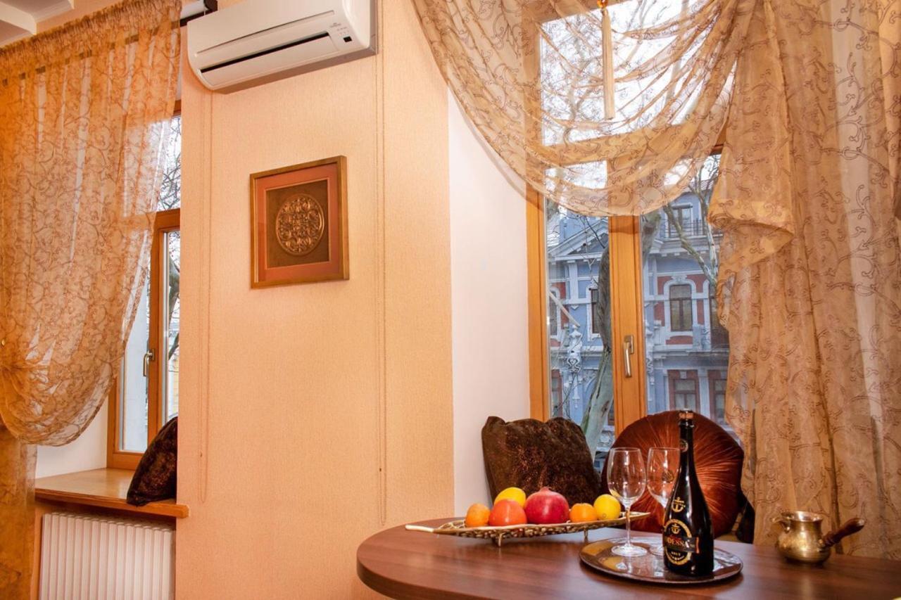 Mini-Hotel In The Very Heart Of Odessa Екстер'єр фото